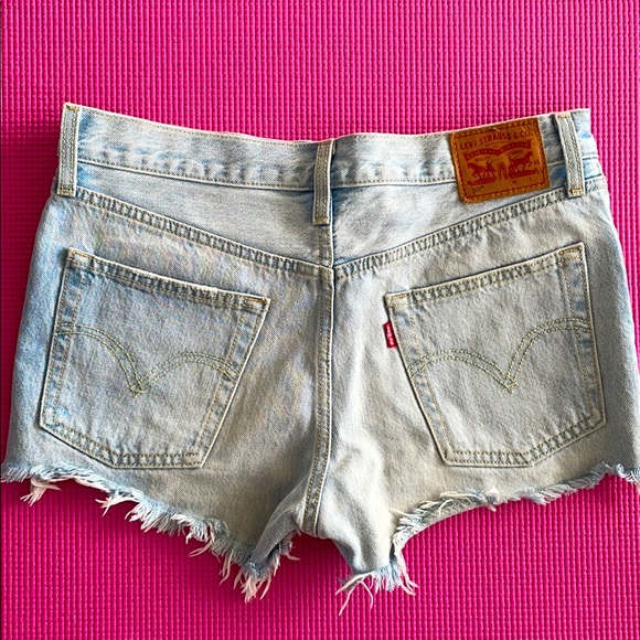 Levi’s light wash high waisted jean shorts - Picture 2 of 2
